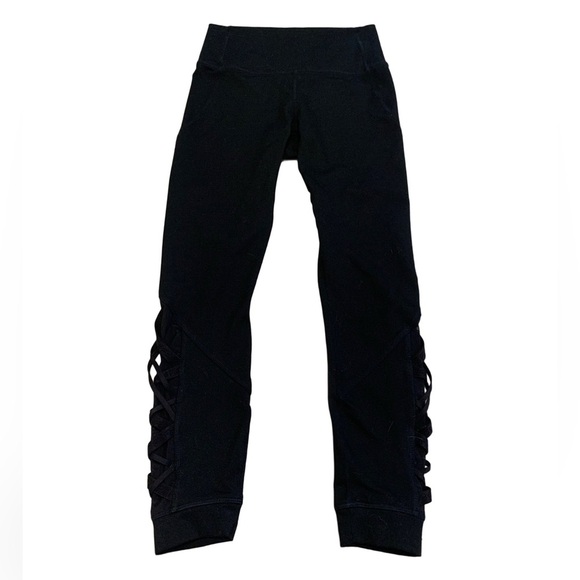 Fabletics Powerhold Black Capri Leggings with Lace-Up/Criss-Cross Detail - XS - Picture 1 of 7